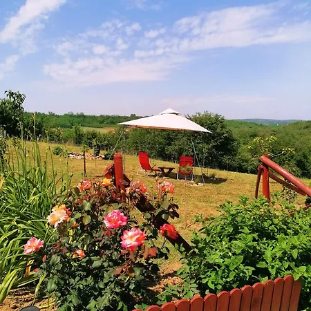Suncana Strana Fruske Gore - Veliko Imanje Sa Kucom Za Odmor Holiday home *