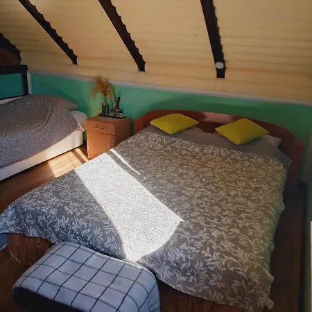 Suncana Strana Fruske Gore - Veliko Imanje Sa Kucom Za Odmor Velika Remeta