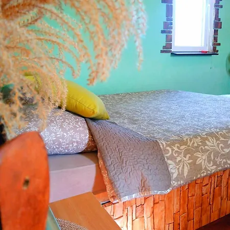 Suncana Strana Fruske Gore - Veliko Imanje Sa Kucom Za Odmor Velika Remeta