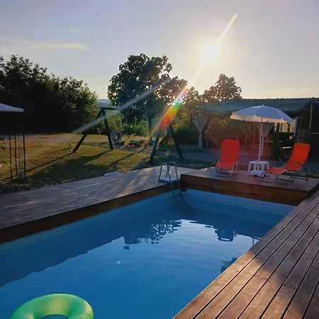 Suncana Strana Fruske Gore - Veliko Imanje Sa Kucom Za Odmor Holiday home *