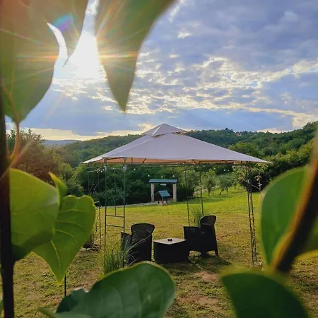 Holiday home Suncana Strana Fruske Gore - Veliko Imanje Sa Kucom Za Odmor *