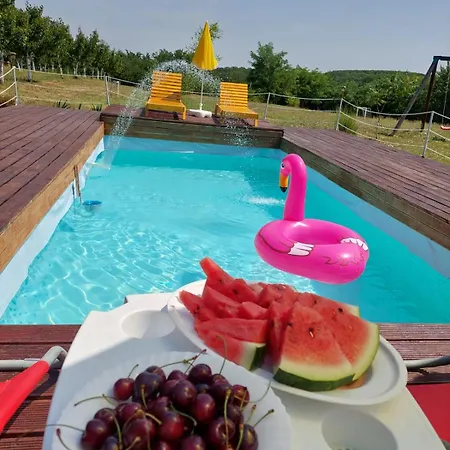 Suncana Strana Fruske Gore - Veliko Imanje Sa Kucom Za Odmor Holiday home Velika Remeta