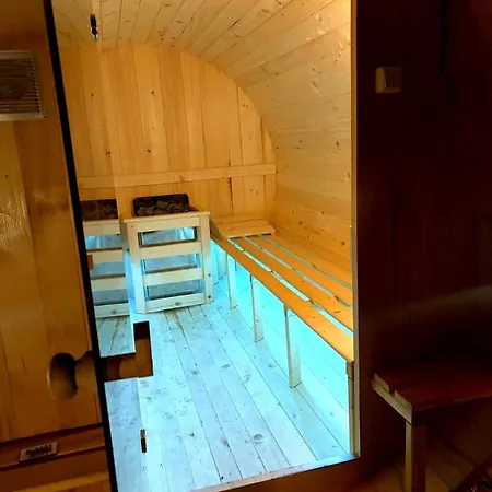 Suncana Strana Fruske Gore - Veliko Imanje Sa Kucom Za Odmor *