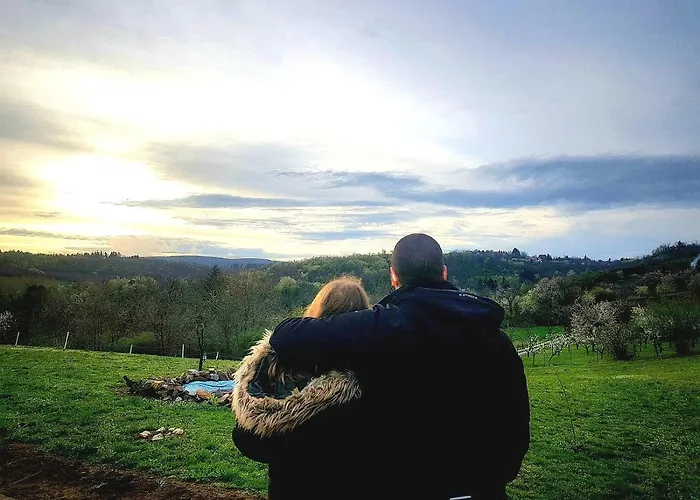 Suncana Strana Fruske Gore - Veliko Imanje Sa Kucom Za Odmor Tatil Evi Velika Remeta