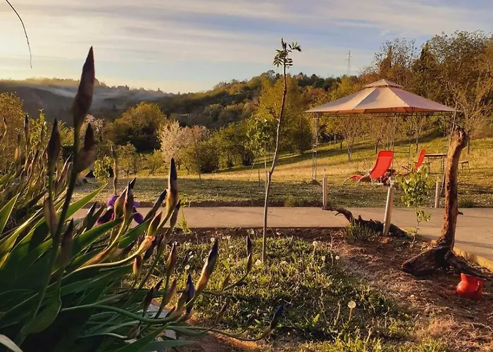 Tatil Evi Suncana Strana Fruske Gore - Veliko Imanje Sa Kucom Za Odmor