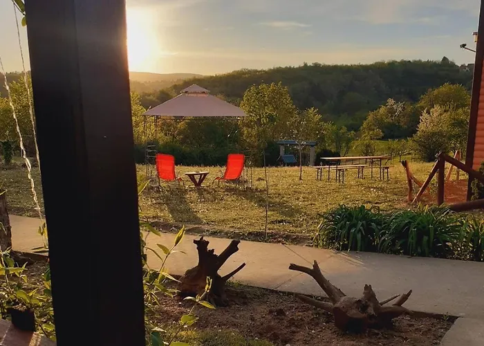 Tatil Evi Suncana Strana Fruske Gore - Veliko Imanje Sa Kucom Za Odmor