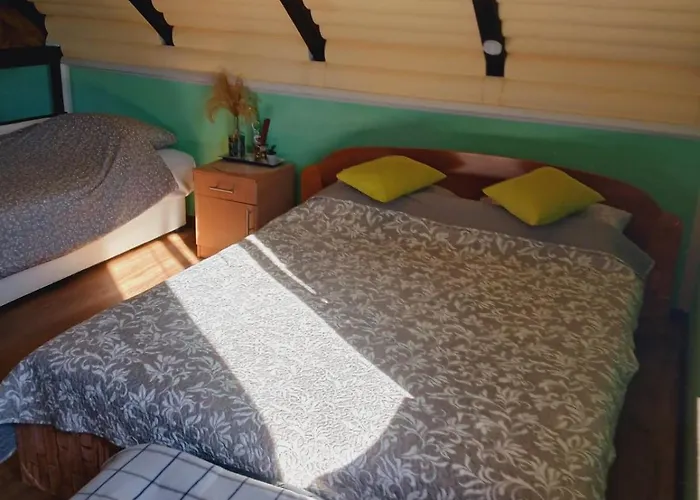 Suncana Strana Fruske Gore - Veliko Imanje Sa Kucom Za Odmor Velika Remeta