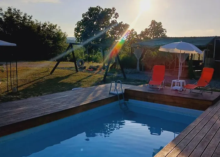 Suncana Strana Fruske Gore - Veliko Imanje Sa Kucom Za Odmor Tatil Evi *