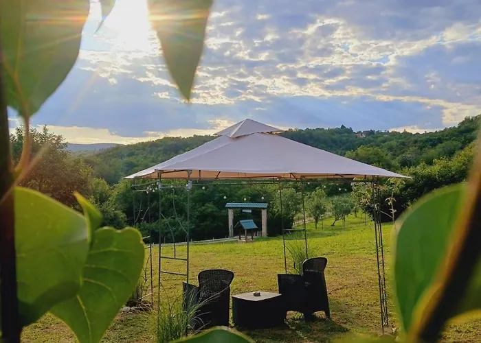Tatil Evi Suncana Strana Fruske Gore - Veliko Imanje Sa Kucom Za Odmor *