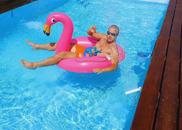 Tatil Evi Suncana Strana Fruske Gore - Veliko Imanje Sa Kucom Za Odmor Velika Remeta