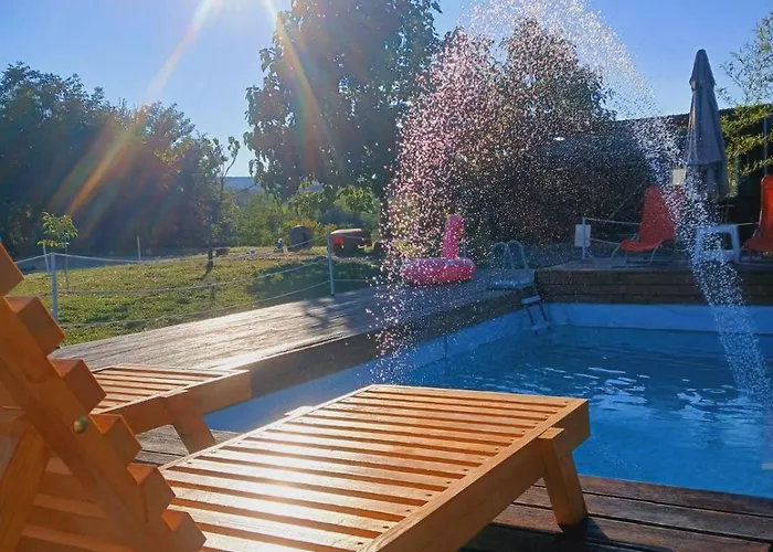 Tatil Evi Suncana Strana Fruske Gore - Veliko Imanje Sa Kucom Za Odmor Velika Remeta