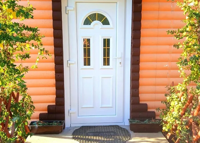 Tatil Evi Suncana Strana Fruske Gore - Veliko Imanje Sa Kucom Za Odmor